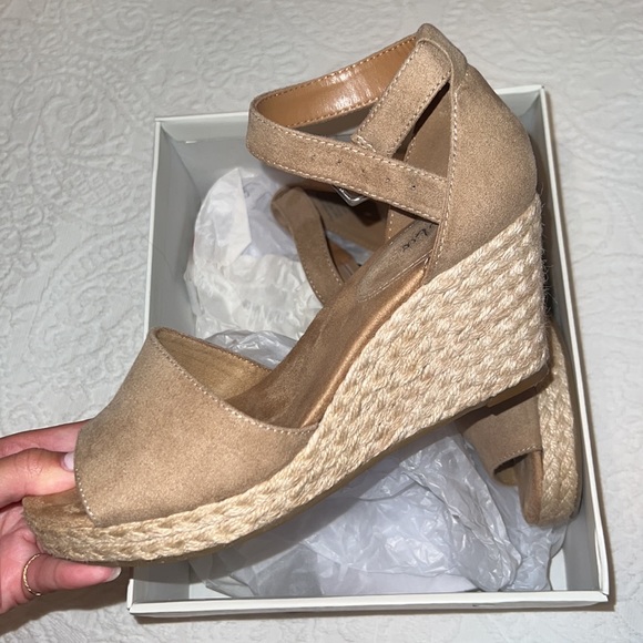 Tan Wedges - Picture 2 of 4